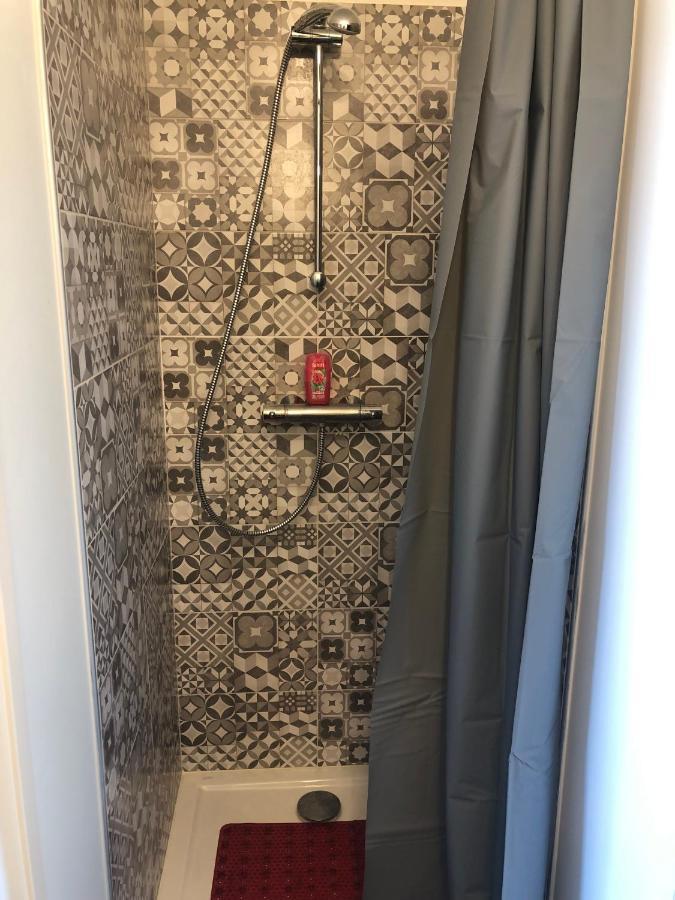 Grande Chambre 14 M2 Avec Salle De Bain Privative A Nanterre Prefecture Proche La Defense Arena Campus Sncf Et Paris エクステリア 写真